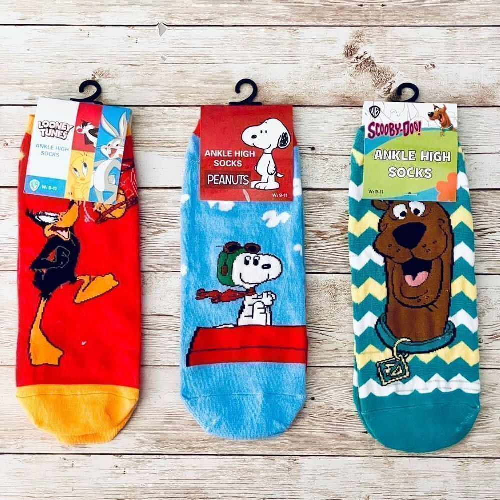 NWT Gorgeous 3 Pack Sz 9-11 Snoopy,
scooby Doo, Duffy Duck Ankle High Socks